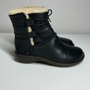 Ugg black leather fur lined tie around winter boots. Size 6
